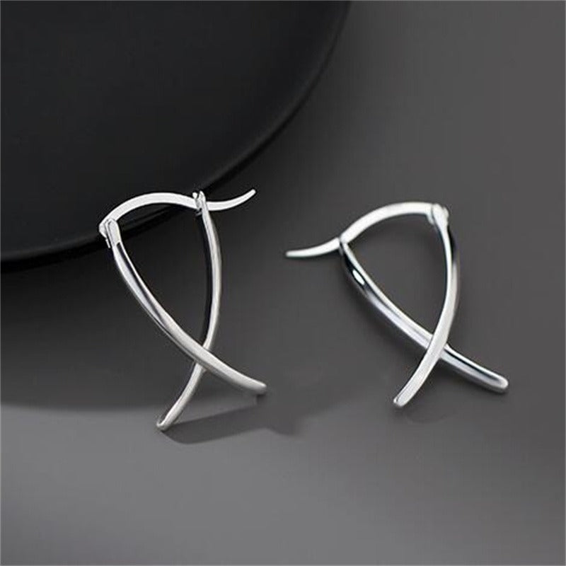 Emilie – Earrings with stylish crossed lines