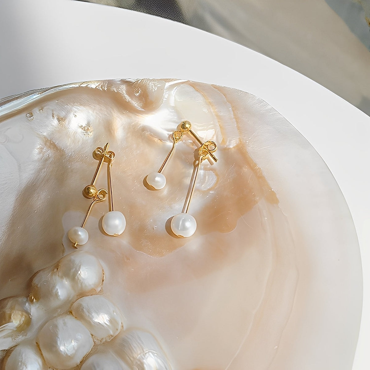 Alice – Earrings with pendant and pearls