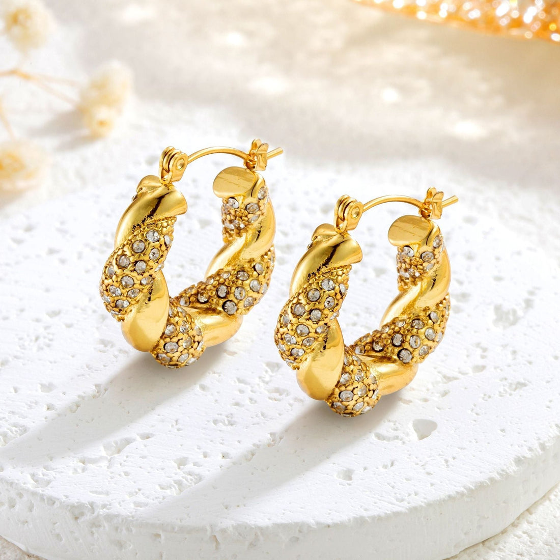 Alix – Golden U-Twist Earrings