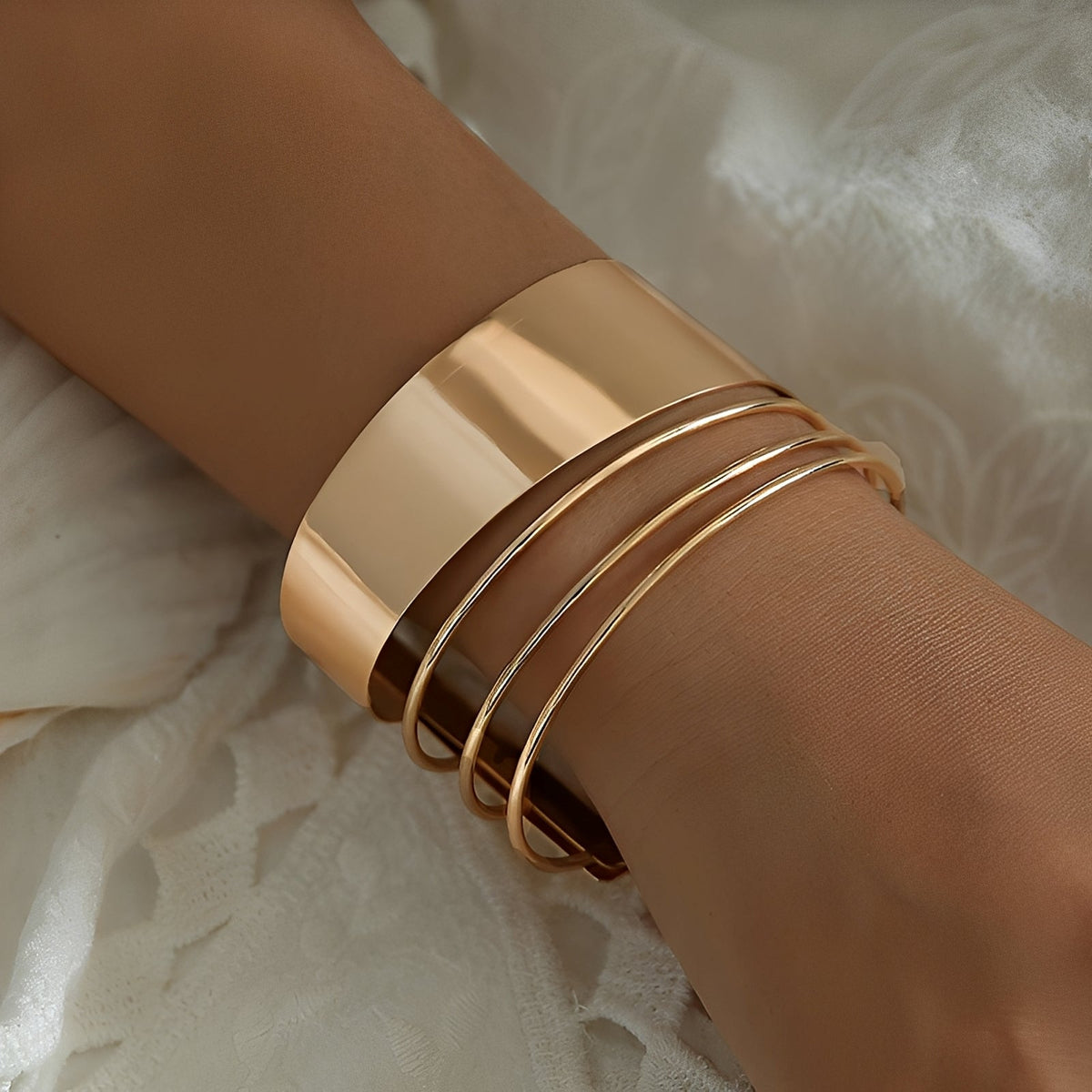 Camille – Timeless Vintage Bracelet in Gold