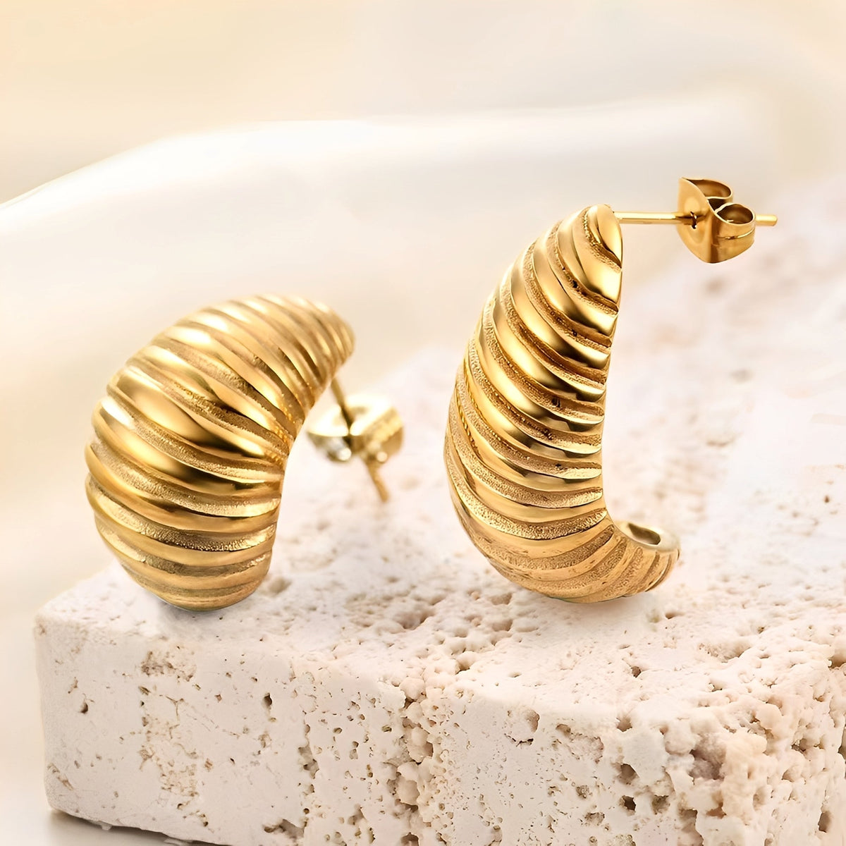 Alice – Elegant Gold-Plated Earrings