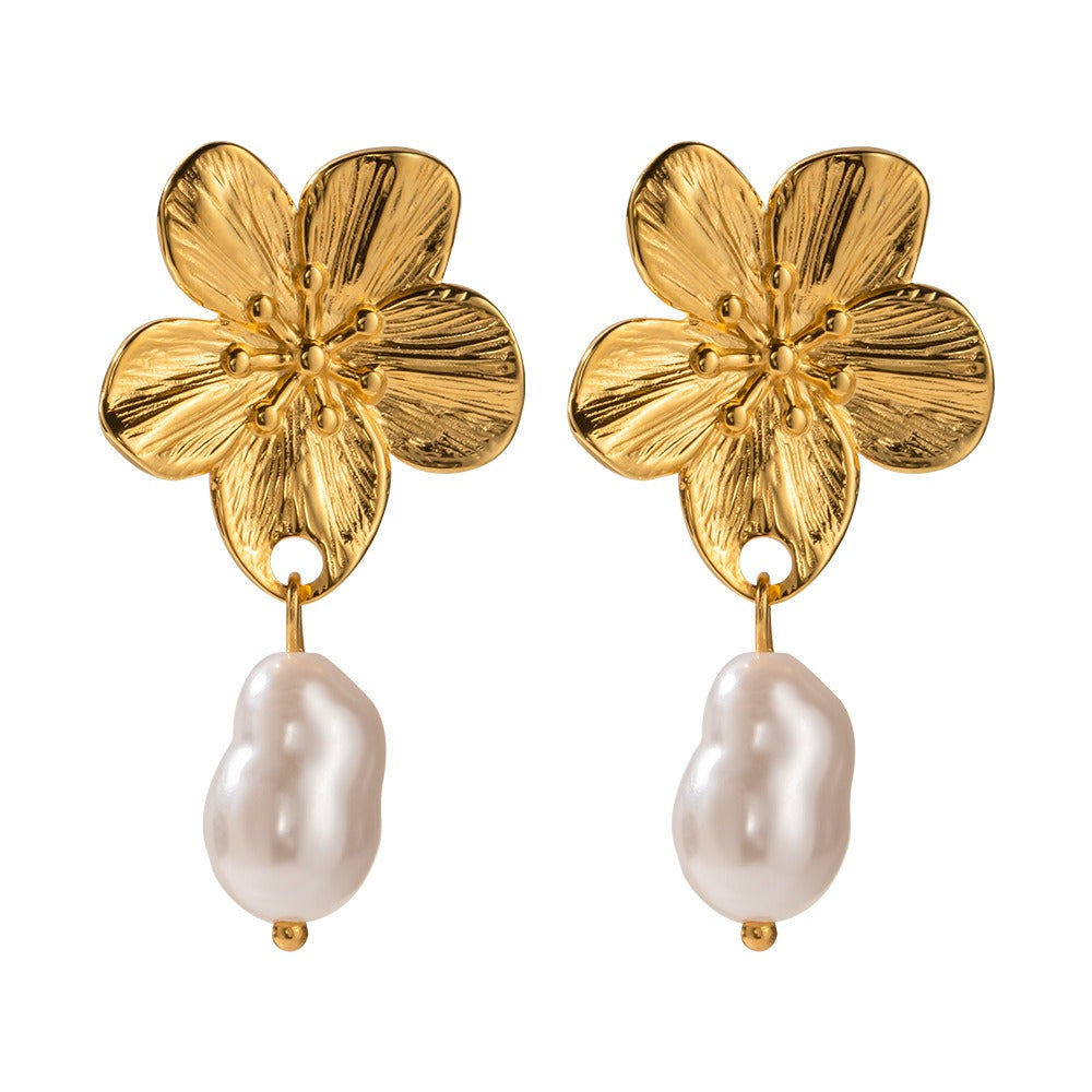 Ember – Earrings Flower Design with Golden Pearls