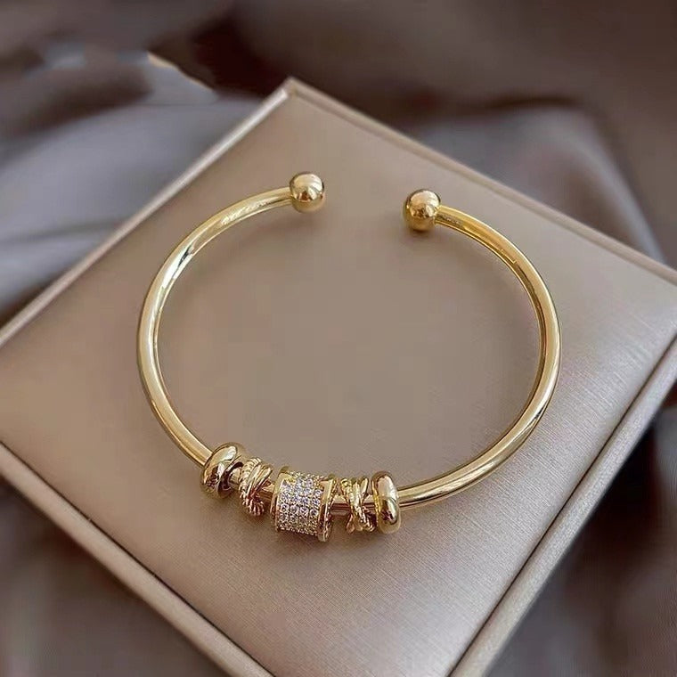 Amalia – Adjustable Bracelet with Golden Charms