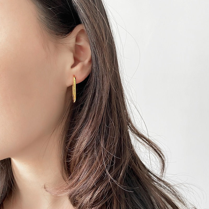 Laura – Square Retro Huggie Hoops
