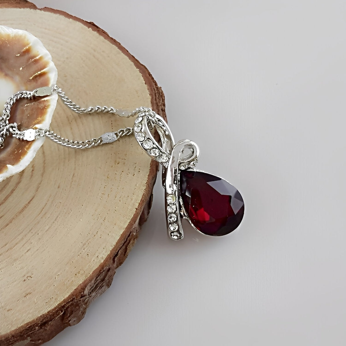 Pilar – Necklace Crystal Sparkling White Gold