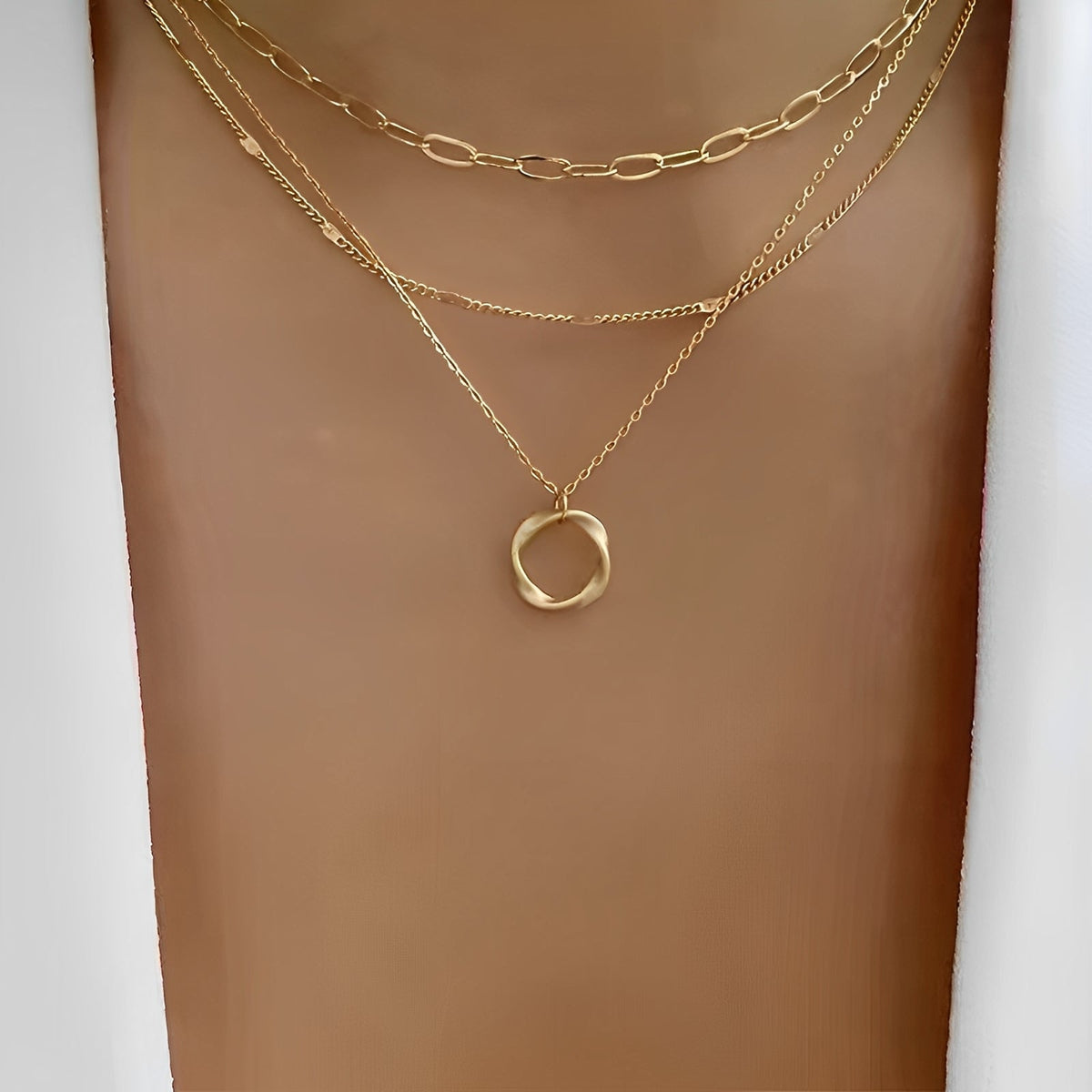 Ivana – Vintage-inspired necklace full of charm