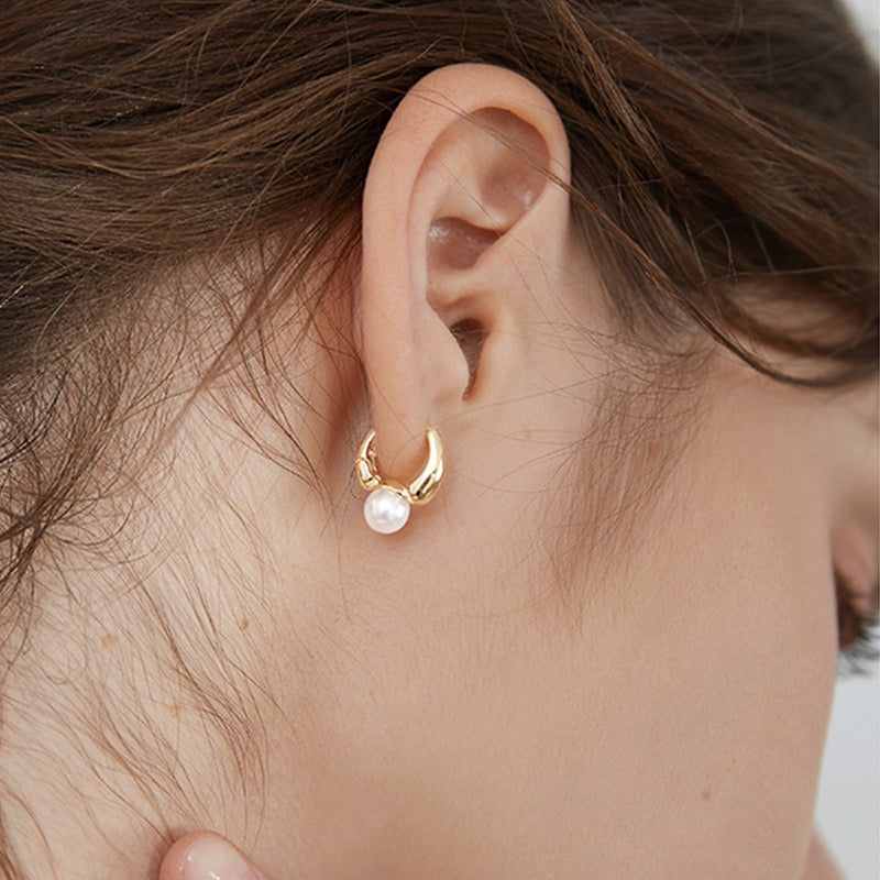 Maelle – Gold Earrings featuring a Single Pearl