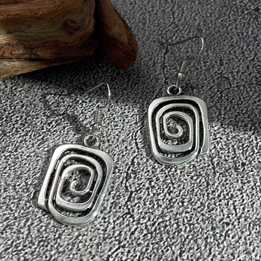Eva – Spiral Earrings in Retro Style in Silver
