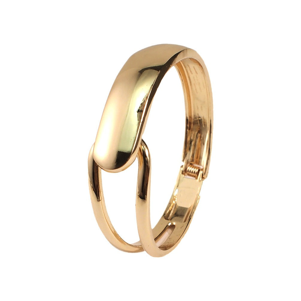 Alyssa – Trendy Golden Bracelet