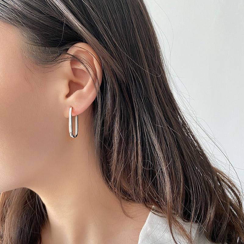 Laura – Square Retro Huggie Hoops