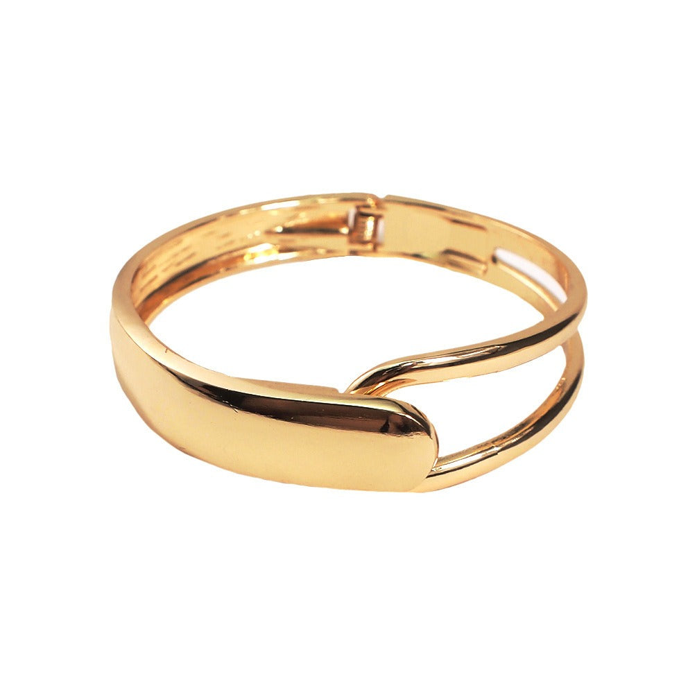 Alyssa – Trendy Golden Bracelet