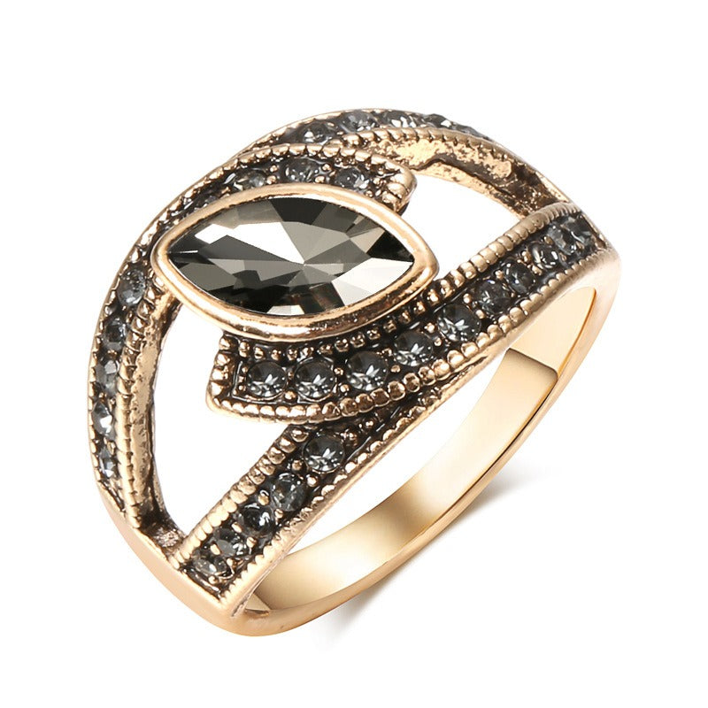 Amena – Chic Ring of Dark Crystal