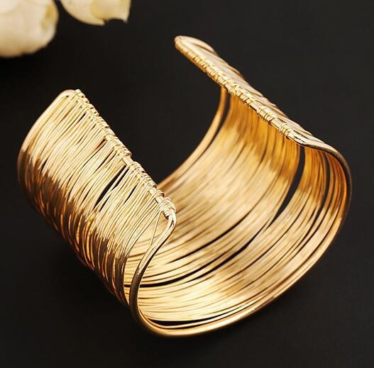 Mira – Chic Bracelet in Antique Gold
