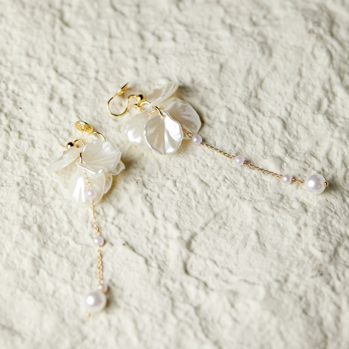 Rhia – Earrings featuring fairy-like petals, pearls and tassels