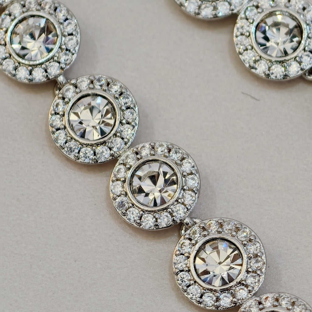 Victoria – Necklace and Bracelet Featuring Shimmering Round Button