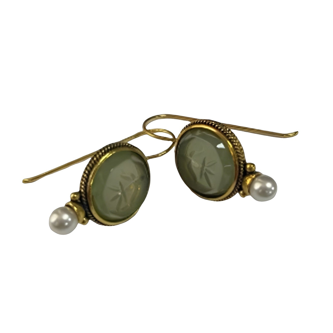Nolwenn – Vintage Earrings Featuring Pearl and Emerald