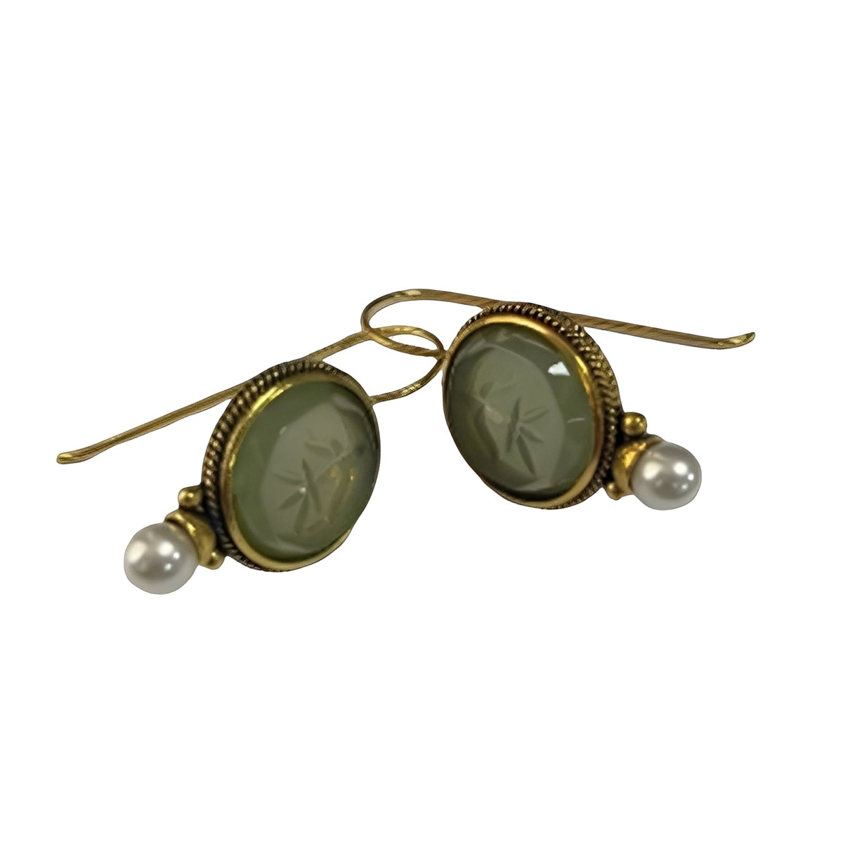 Nolwenn – Vintage Earrings Featuring Pearl and Emerald