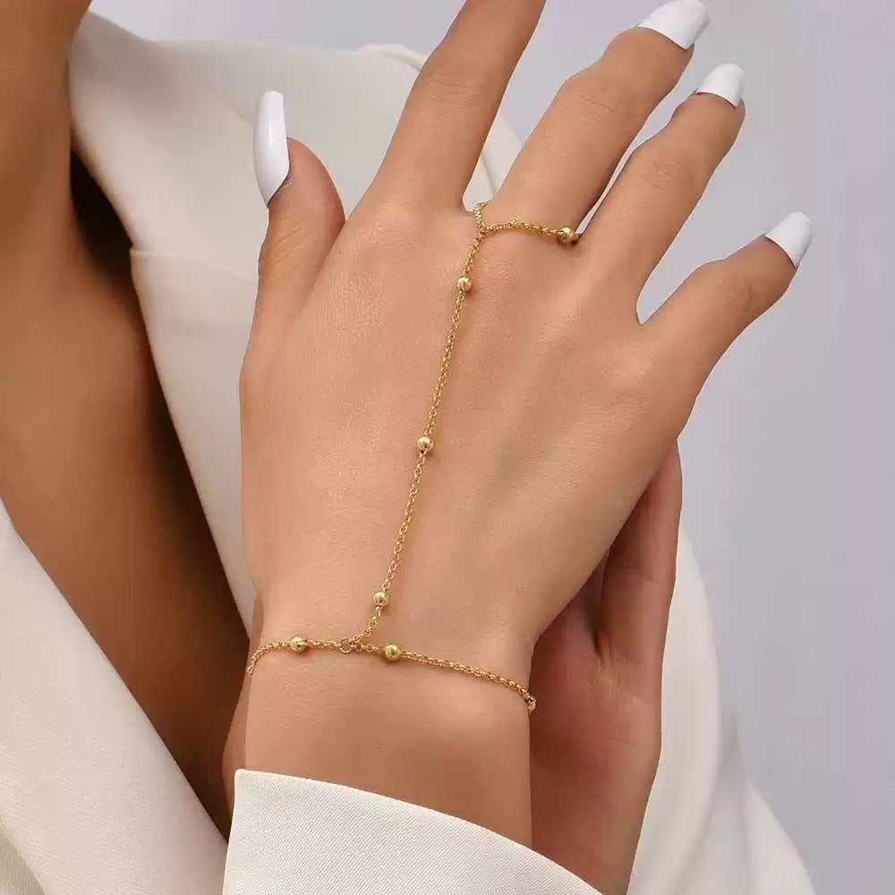Lisa – Bracelet Chain Beads and Gloves
