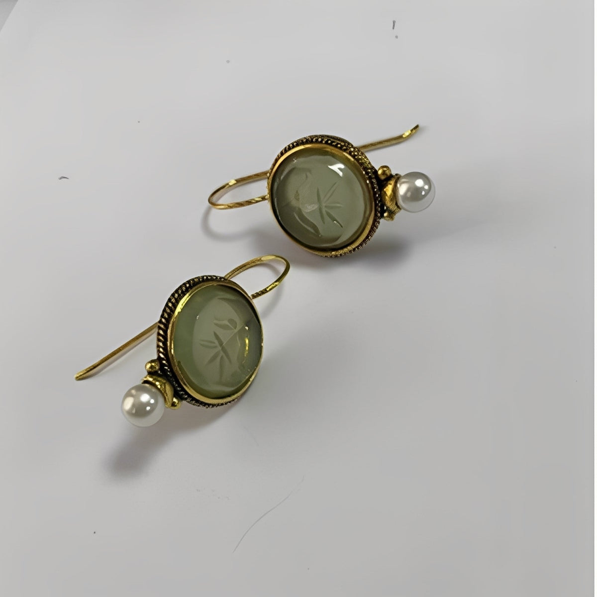 Nolwenn – Vintage Earrings Featuring Pearl and Emerald