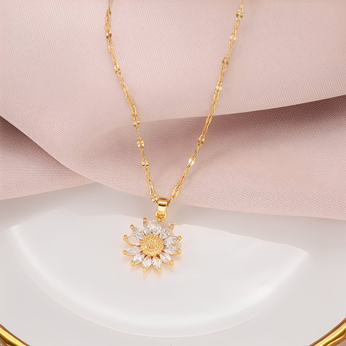 Manon – Necklace Sunflower Radiant in Gold