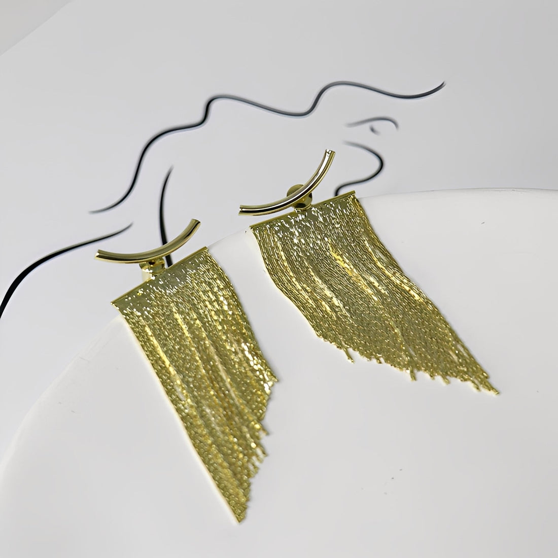 Claire – Vintage Gold Earrings in Curtain Style