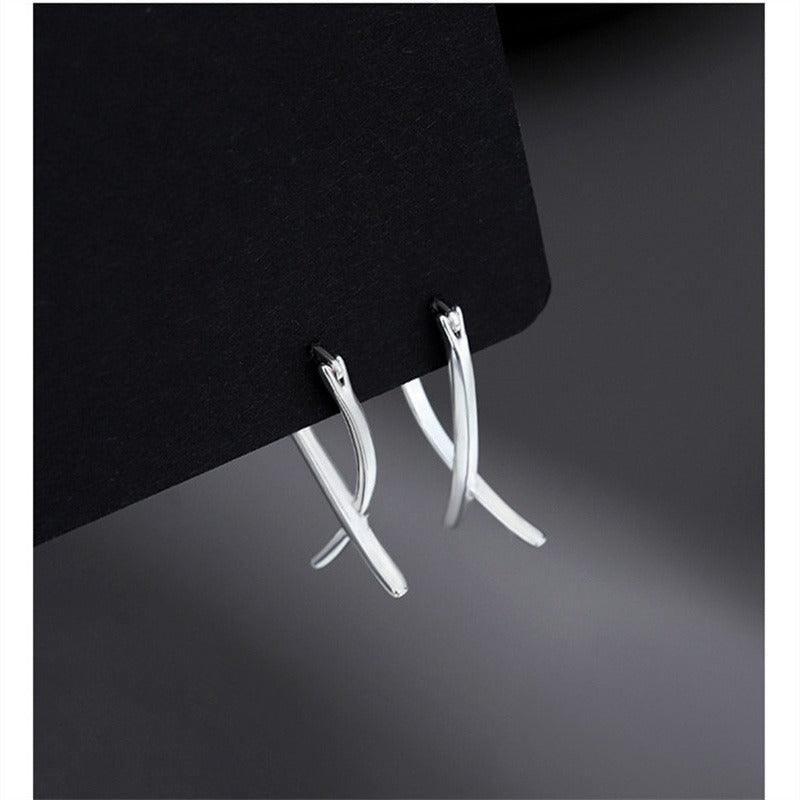 Emilie – Earrings with stylish crossed lines