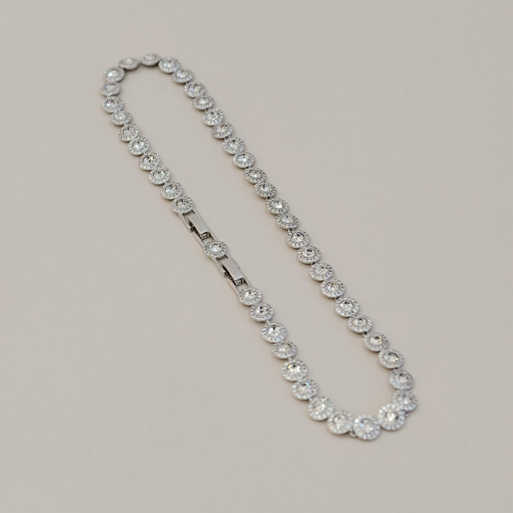Victoria – Necklace and Bracelet Featuring Shimmering Round Button