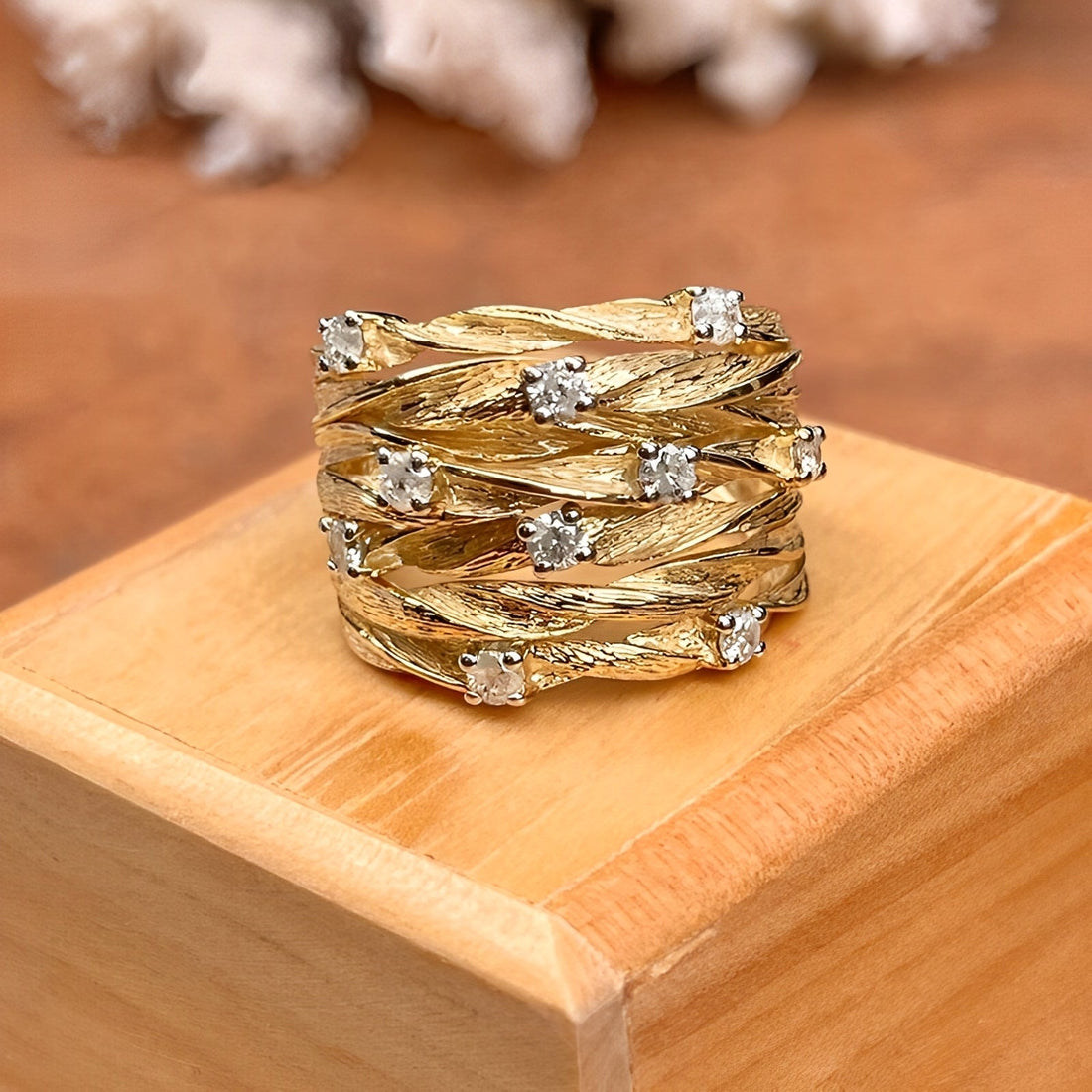 Marisse – Vintage-inspired ring in gold with a subtle shine