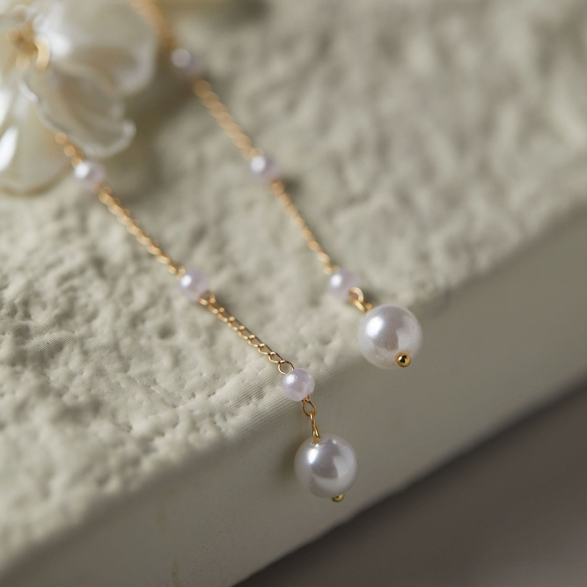 Rhia – Earrings featuring fairy-like petals, pearls and tassels