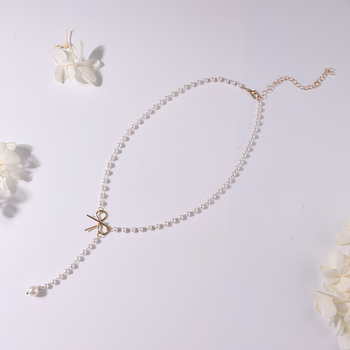 Antoneth – Necklace Featuring Bow-Shaped Pendant and Pearl