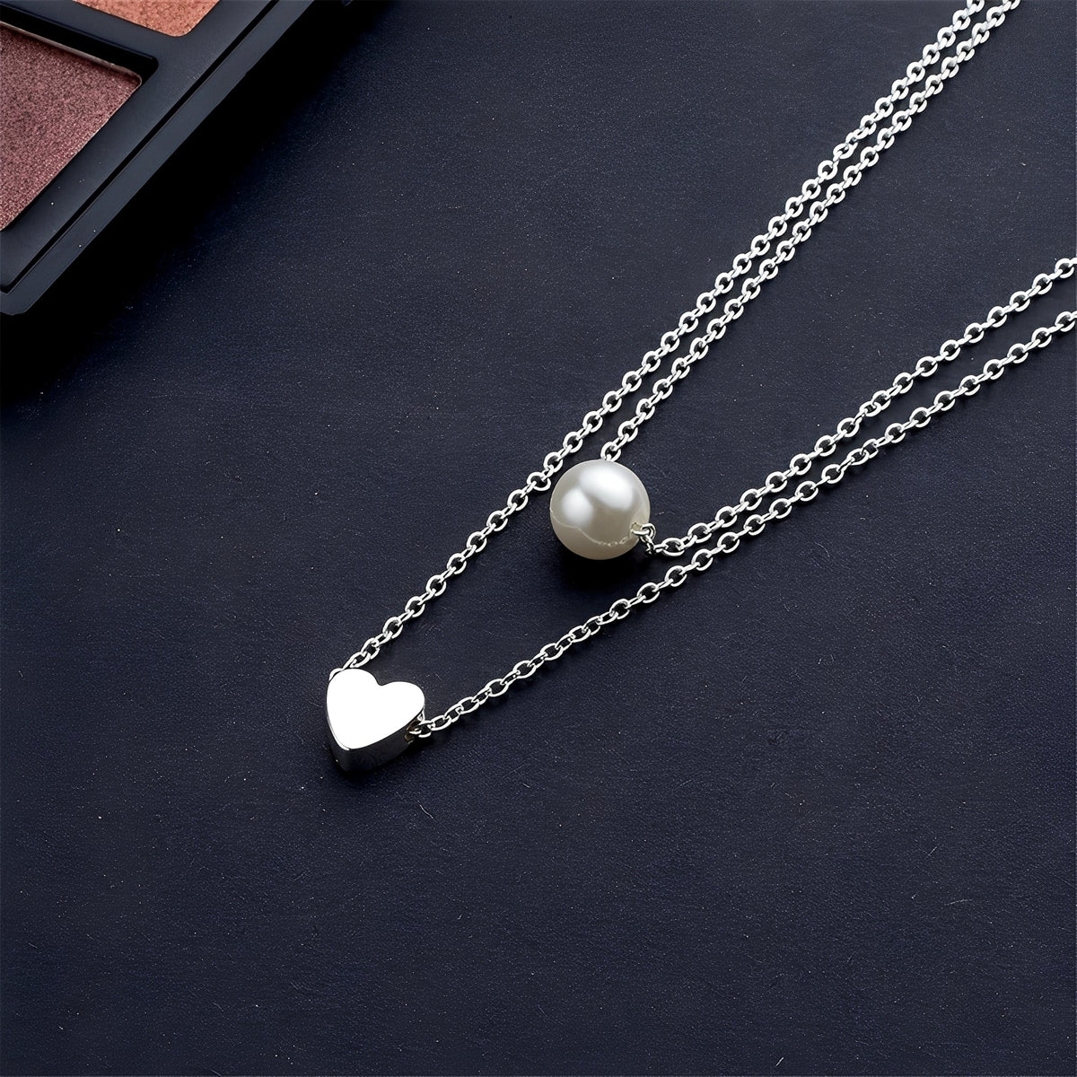 Julia – Chic Necklace with Pearls and Hearts