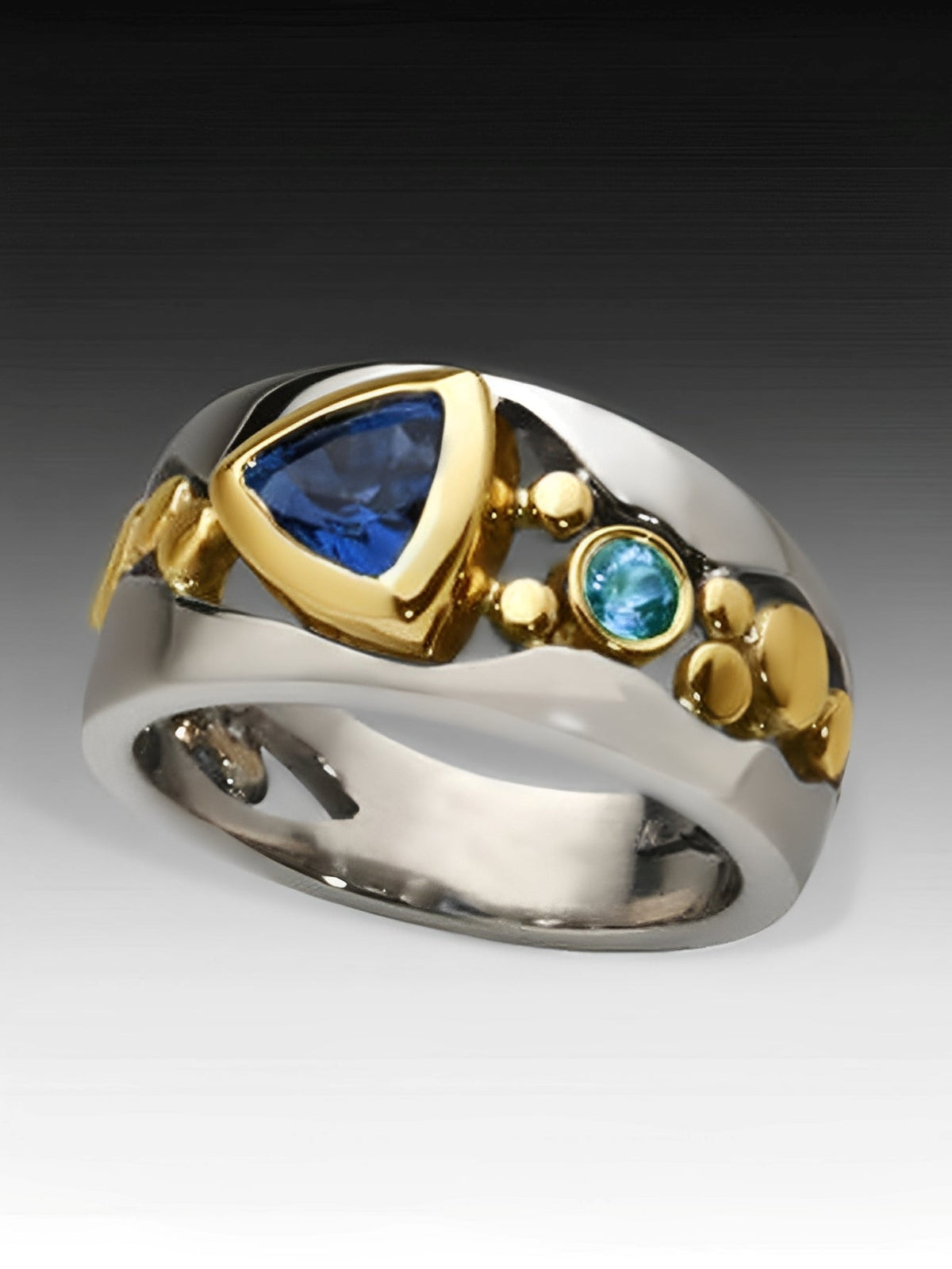 Ricca – Vintage Ring with Dazzling Blue Gemstone