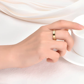 Nova – Gold ring featuring sparkling stars