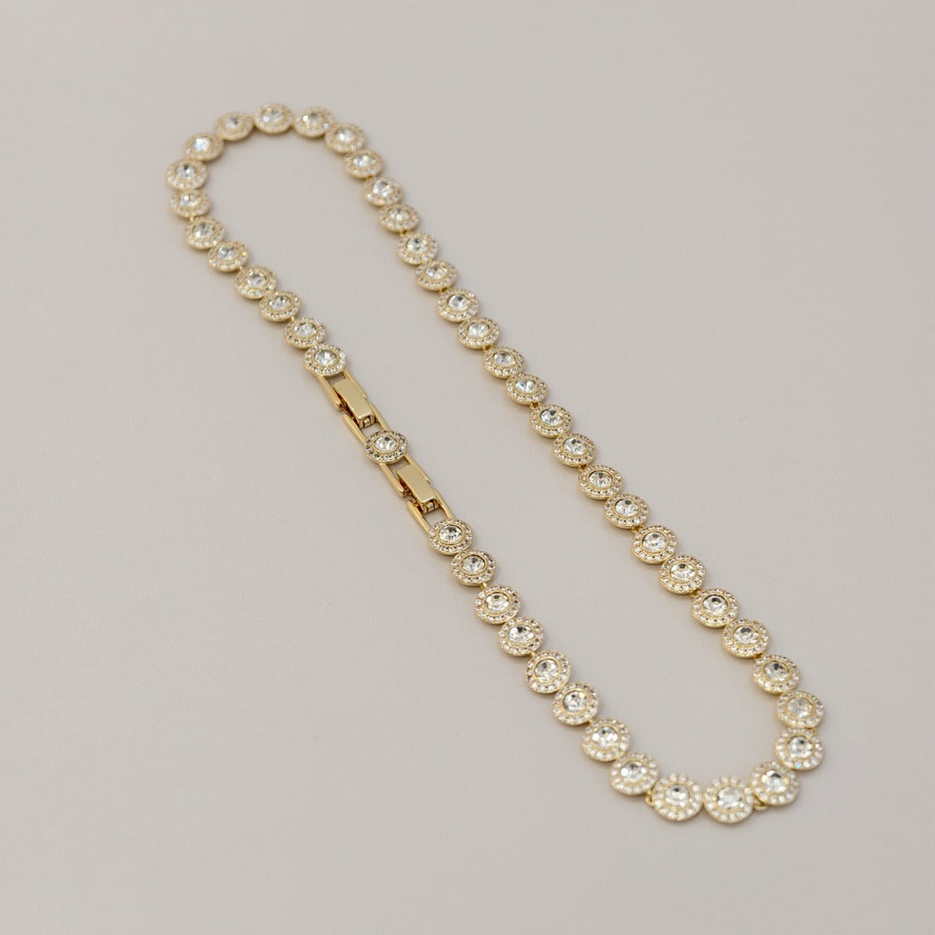Victoria – Necklace and Bracelet Featuring Shimmering Round Button