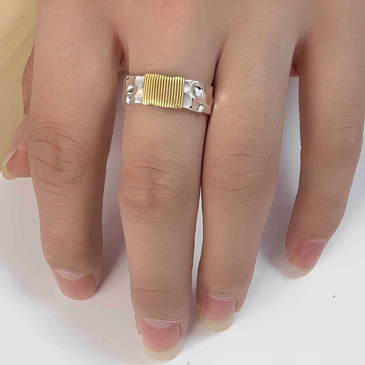 Cecile – Stylish Silver Ring with Gold Threads