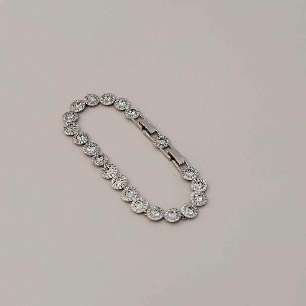 Victoria – Necklace and Bracelet Featuring Shimmering Round Button