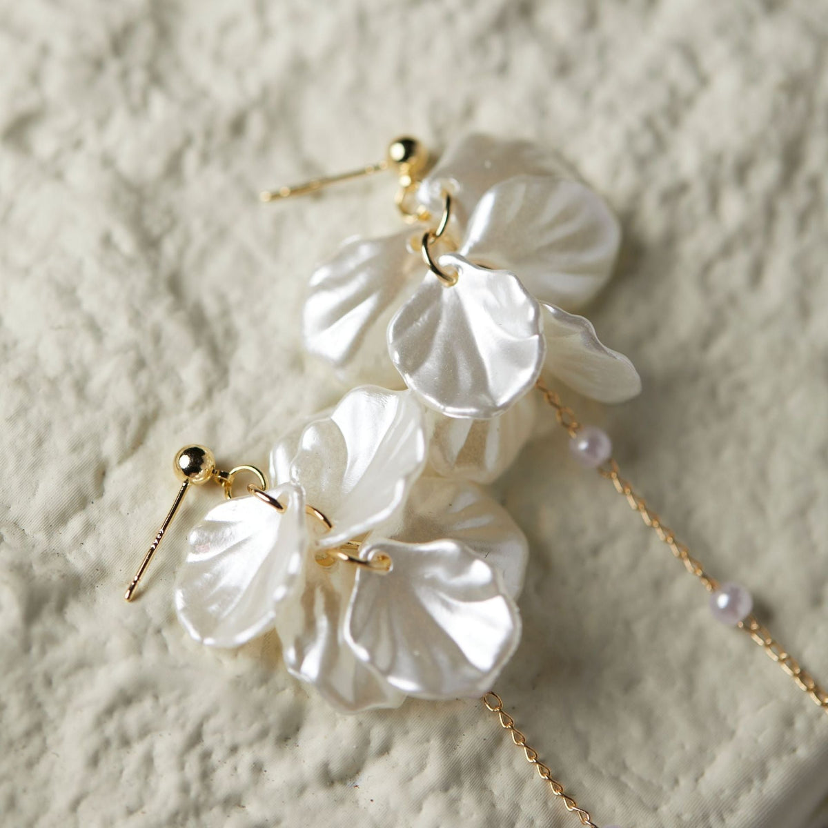 Rhia – Earrings featuring fairy-like petals, pearls and tassels