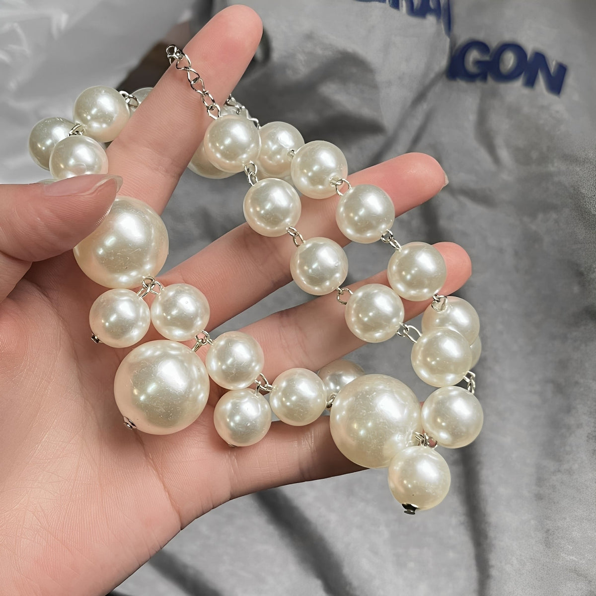 Lucie – Stylish Luxury Necklace with Large and Small Pearls