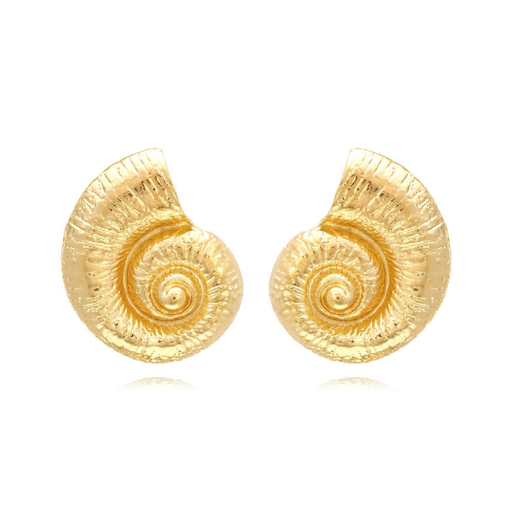 Pia – Chic Shell Earrings