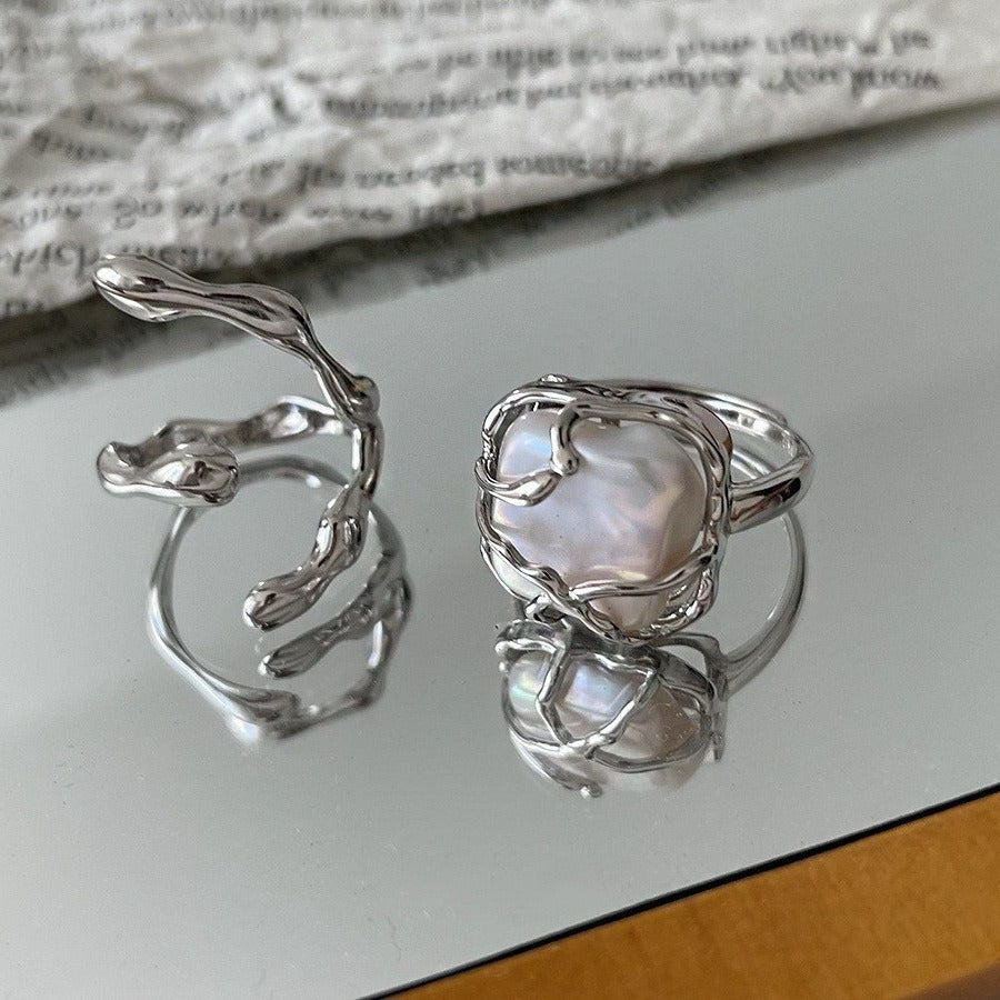 Marian – Gold ring featuring a pearl