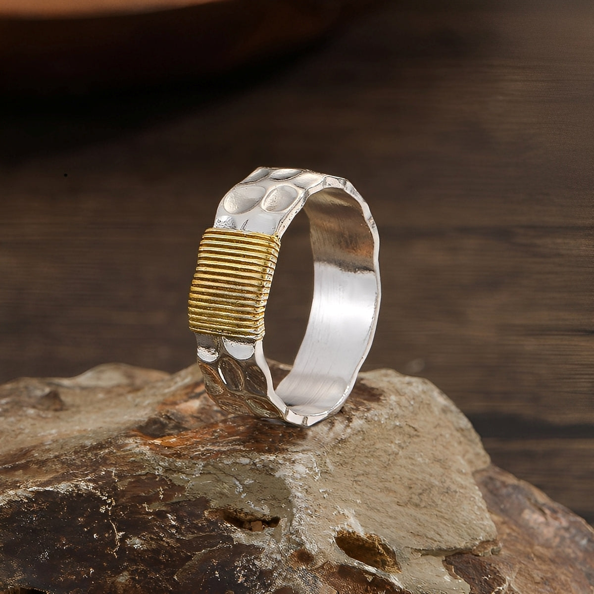 Cecile – Stylish Silver Ring with Gold Threads