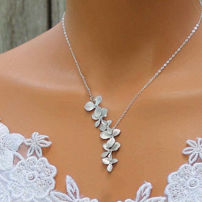 Aurore – Classic Silver Flower Necklace