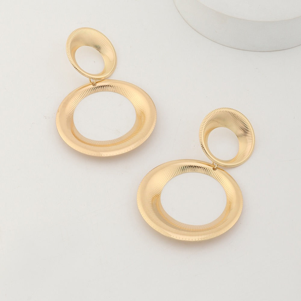 Claudia – Vintage Round Bold Earrings