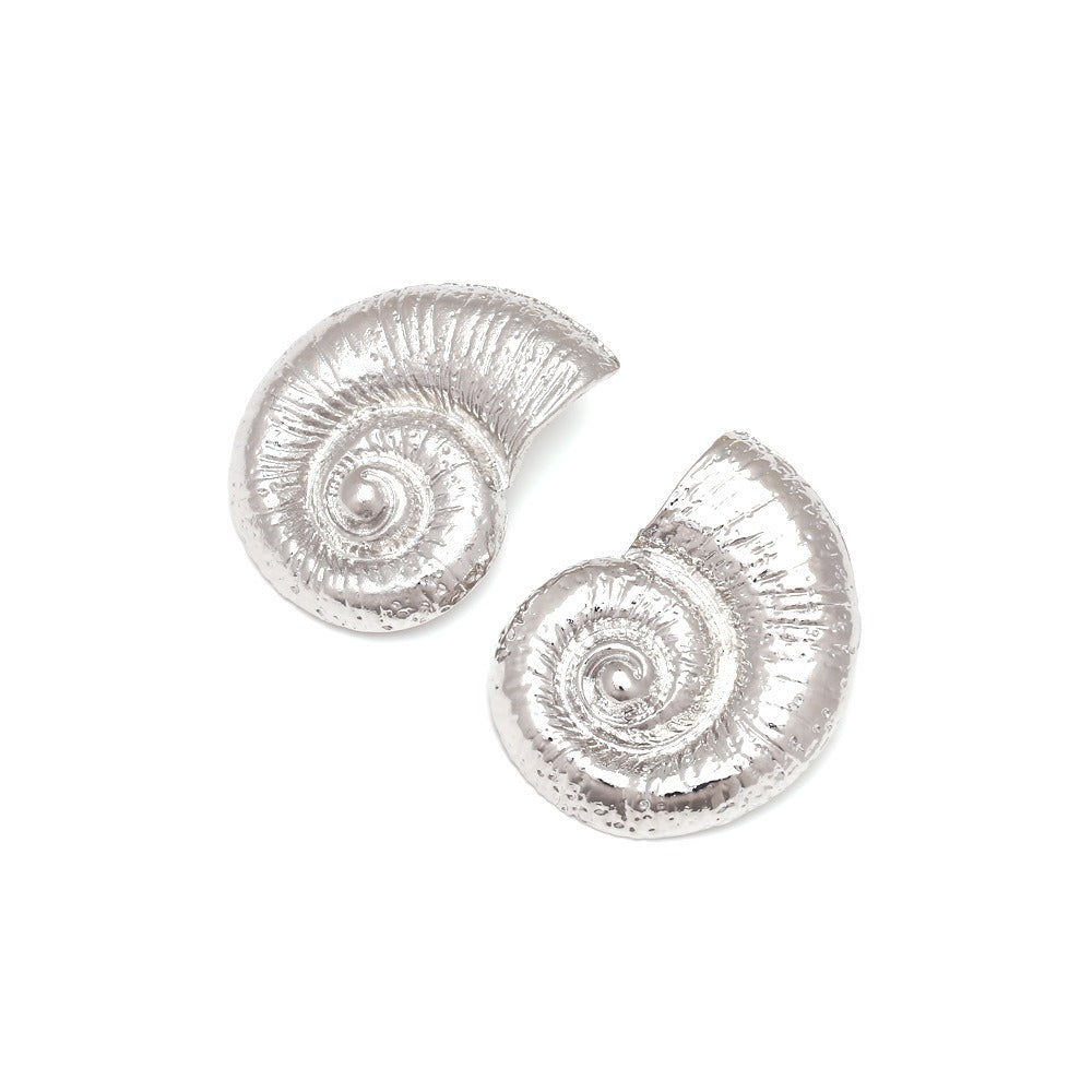 Pia – Chic Shell Earrings