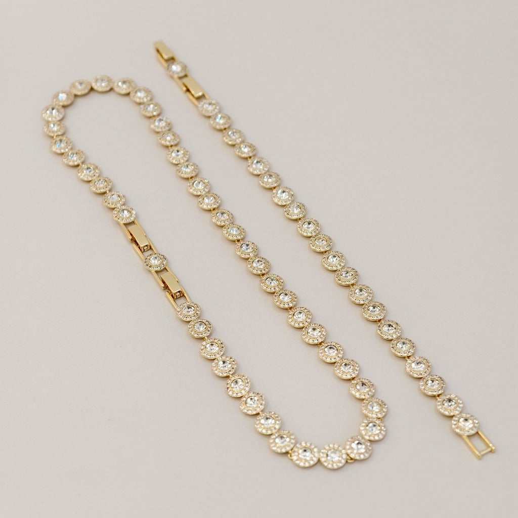 Victoria – Necklace and Bracelet Featuring Shimmering Round Button