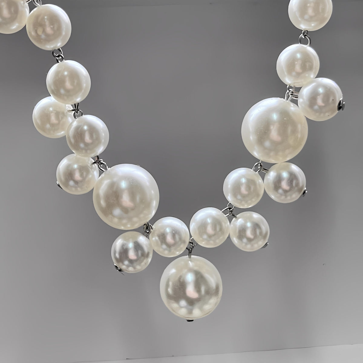 Lucie – Stylish Luxury Necklace with Large and Small Pearls