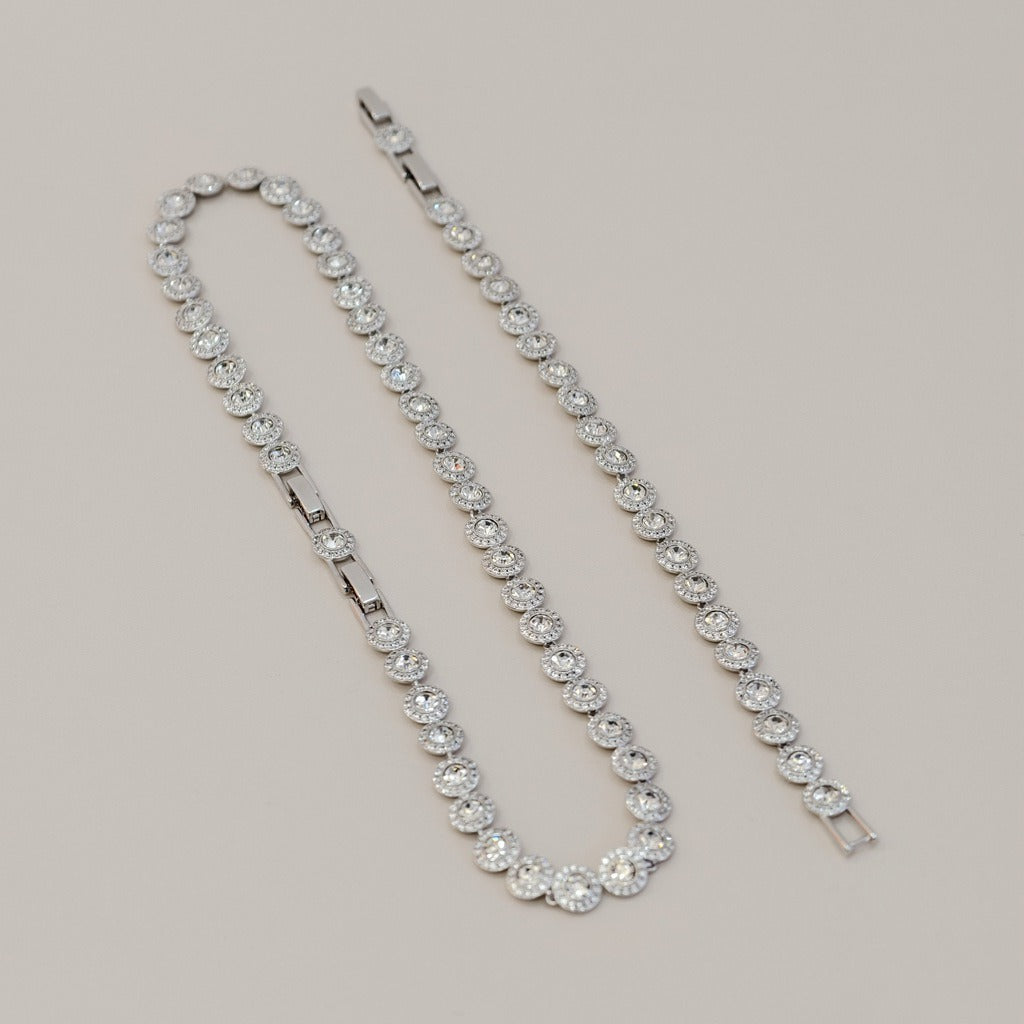 Victoria – Necklace and Bracelet Featuring Shimmering Round Button