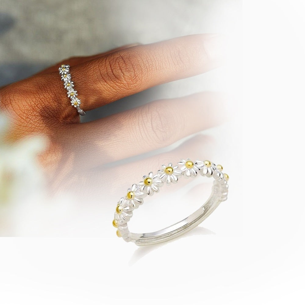 Dahliana – Daisy Ring in Adjustable Silver with Hand-Painted Enamel