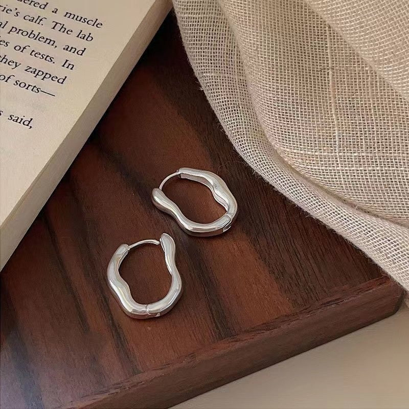 Ondine – Huggie Earrings in Silver with Waves
