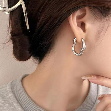 Ondine – Huggie Earrings in Silver with Waves